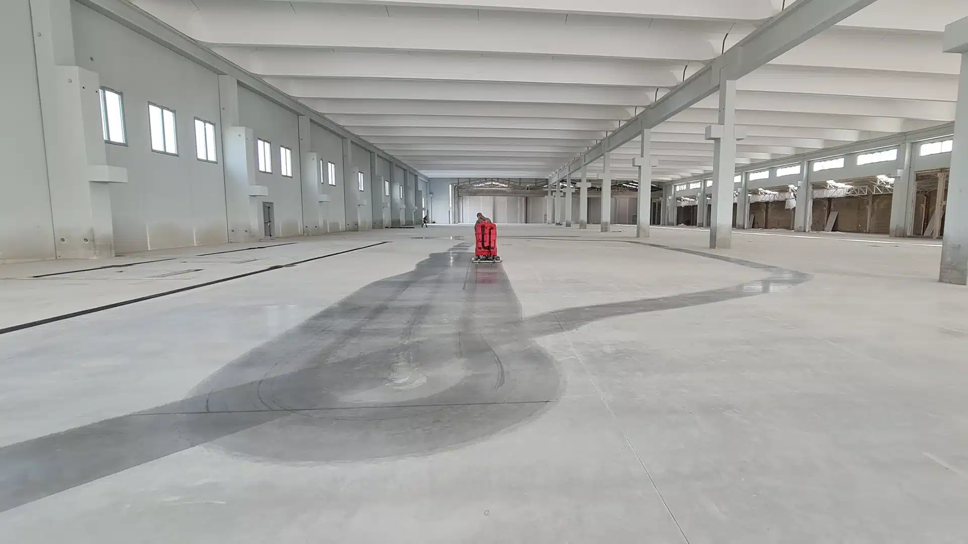 Lucidatura e manutenzione di pavimenti in cemento