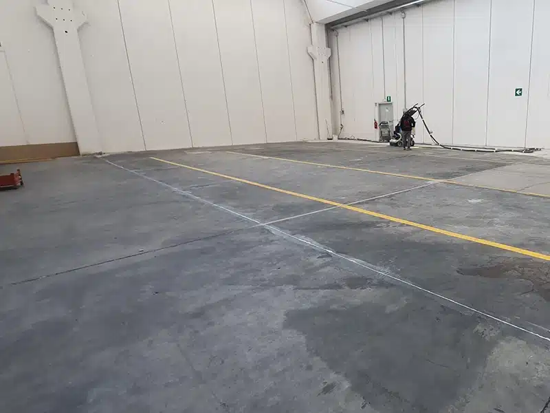 Posa di pavimentazione in resina per ambiente industriale