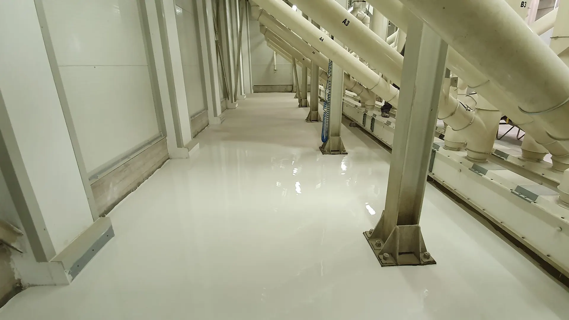 Posa e progetto di pavimenti industriali in resina