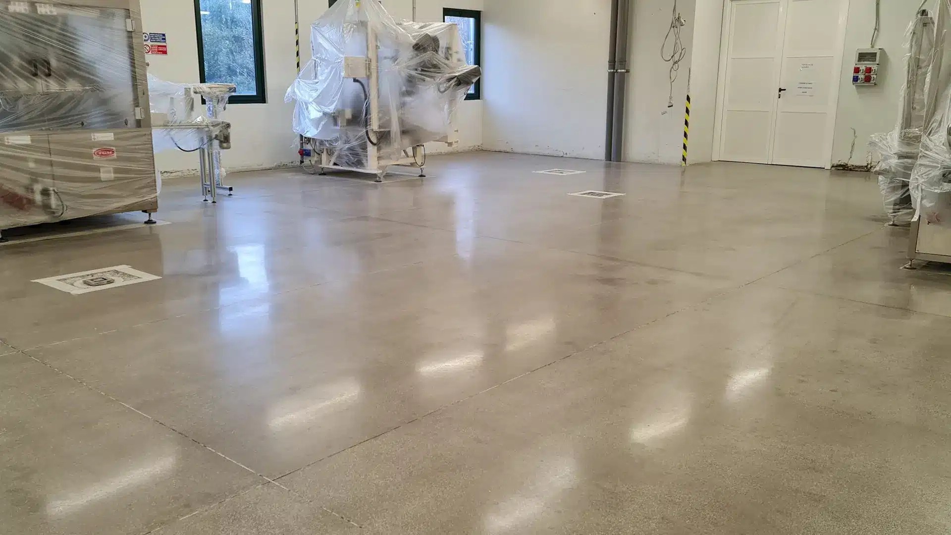 Progetto e posa di rivestimenti per capannone industriale a Brescia