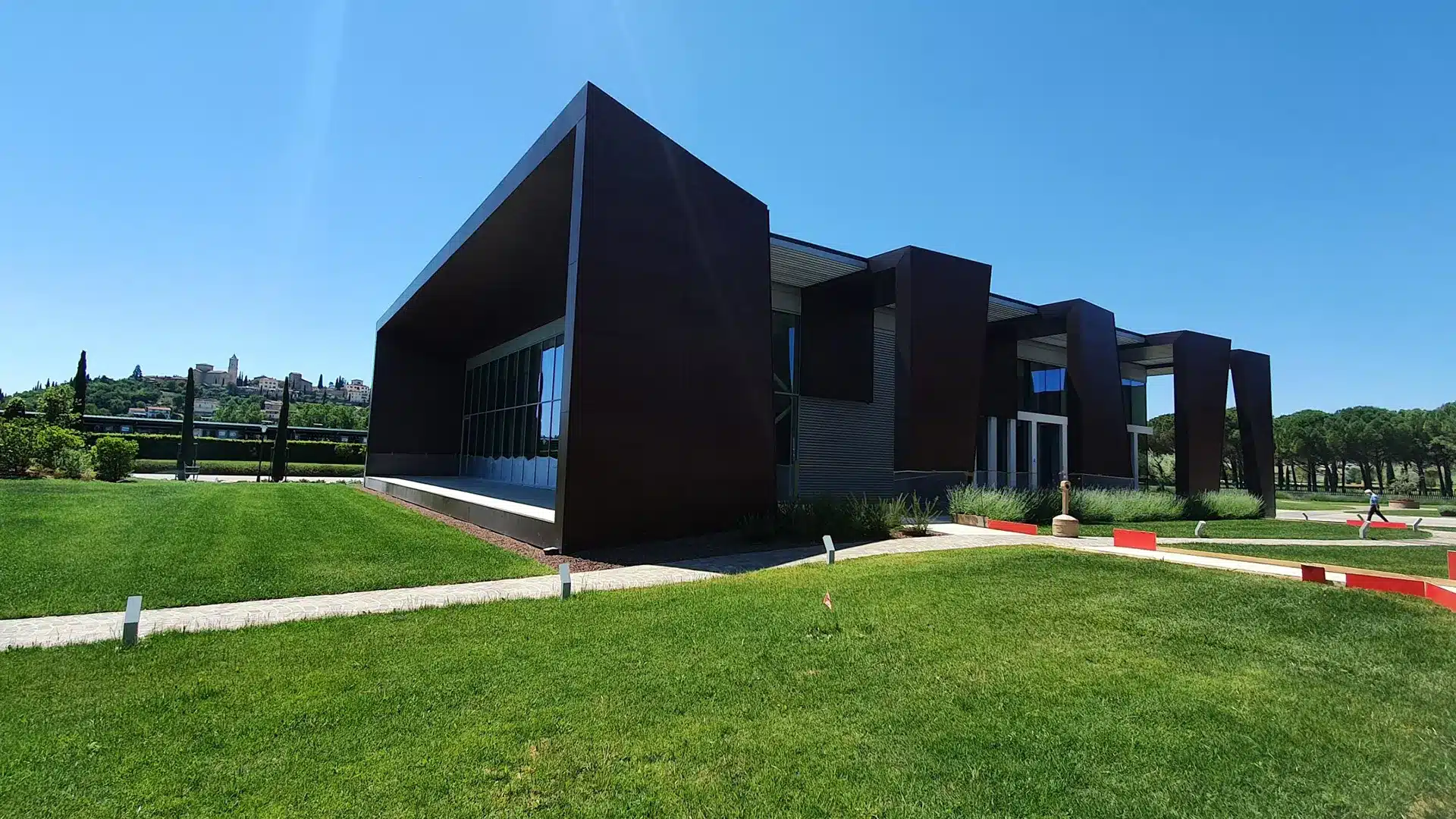Realizzazione di pavimentazione commerciali in resina a Mantova Realizzazione di pavimentazione commerciali in resina a Mantova