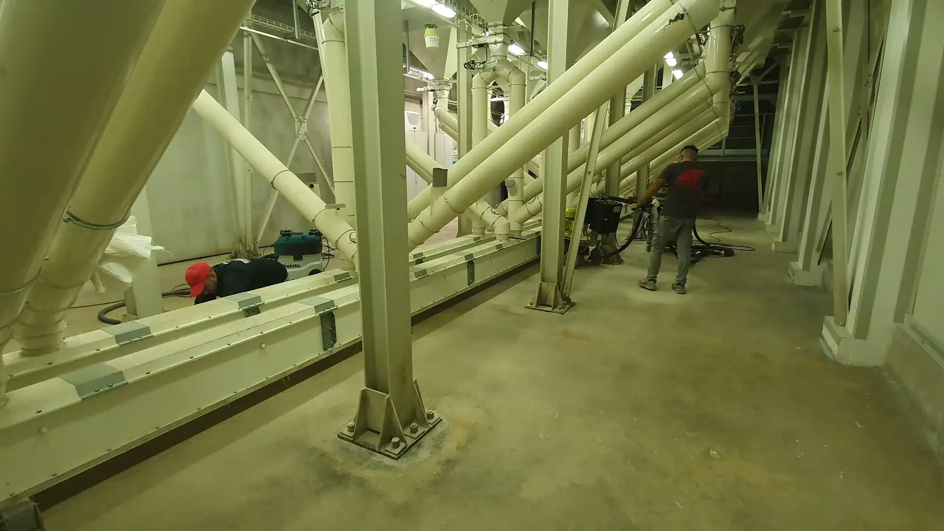 Realizzazione di un pavimento in resina per pavimento industriale