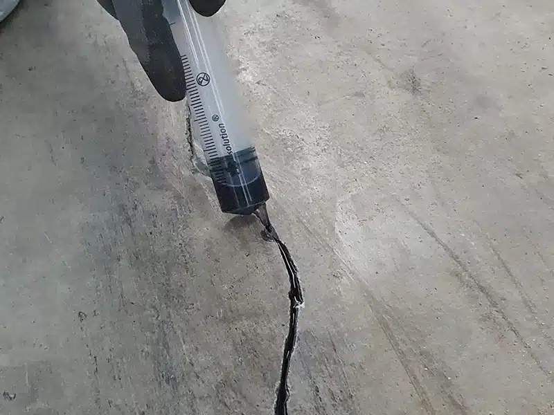 Ripristino di pavimento in cemento con resina