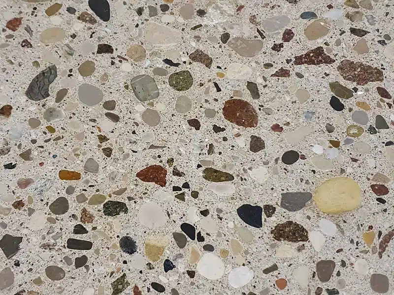Un pavimento in resina con effetto granito